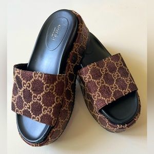 Gucci Angelina GG logo